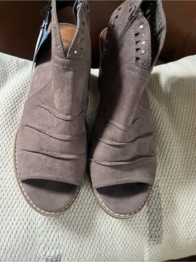 Sonoma Brown Open-Toe Suede Block Heel Sandals